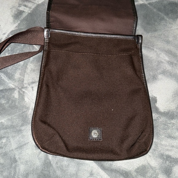 Preloved Burberry brown messenger crossbody great condition 8”W X 10.5”L - Picture 4 of 11